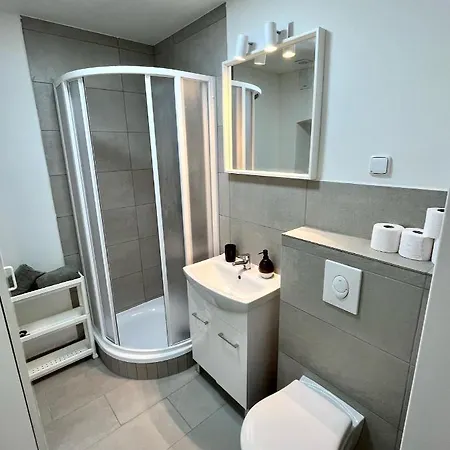 Apartment Homely Close To Metro Palmovka *