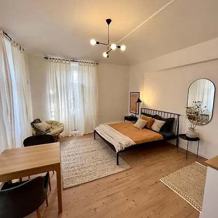 Homely Close To Metro Palmovka Apartment Prague