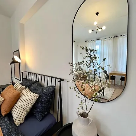 Homely Close To Metro Palmovka *